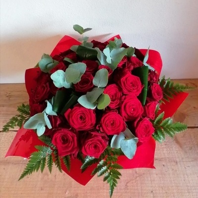 Bouquet-de-roses-rouges.jpg