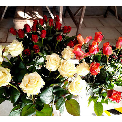 creation-bouquets-de-rose-fleuriste-florajet-le-petit-mont-fleuri-72-st-remy-des-monts.jpg