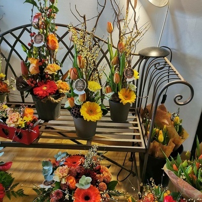creations-florales-avec-des-tulipes-fleuriste-la-chouette-fleur-72210-la-suze-sur-sarthe.jpg
